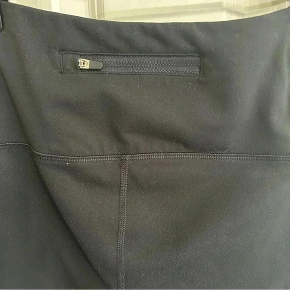 EUC barely worn All in Motion black legging. Great pockets. Comfy fabric. 14/16 - Picture 6 of 7